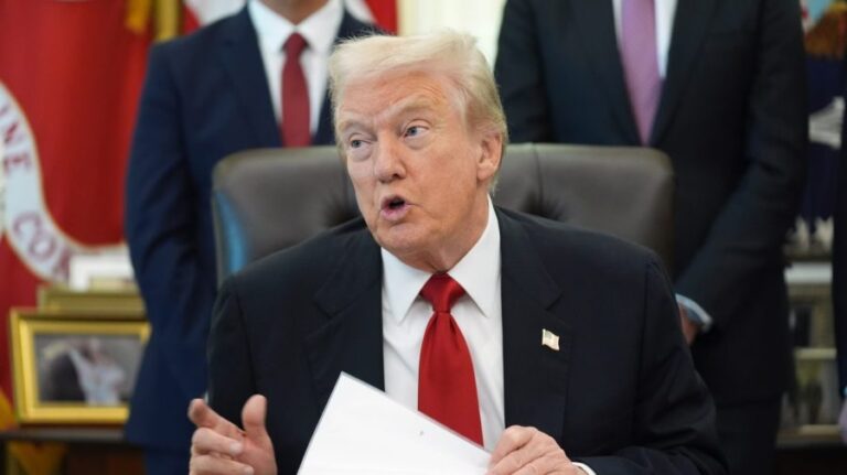 Группа Пенса разорвала план Трампа по ценообразованию на наркотики в новой рекламной кампании