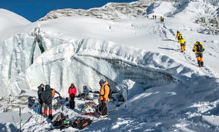 Hiker опубликовал видео с вершины Эвереста: «Это так отвратительно»