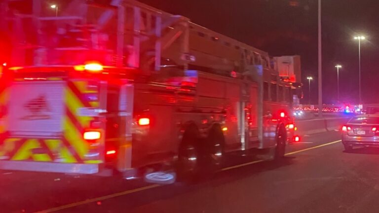 1 погибший в результате крушения многоцелевого автомобиля на И-25 на севере около И-70: полиция Денвера