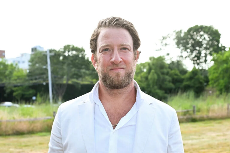 Босс Barstool Дэйв Портной рассказал CBS, что его «заболели» антисемитские барбы: «Это каждый день».