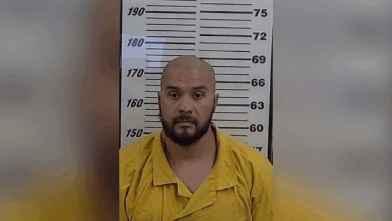 ВИДЕО: Офицер полиции Нью-Мексико остановился на дороге, показывая поведение, прежде чем его обвинили в изнасиловании женщины