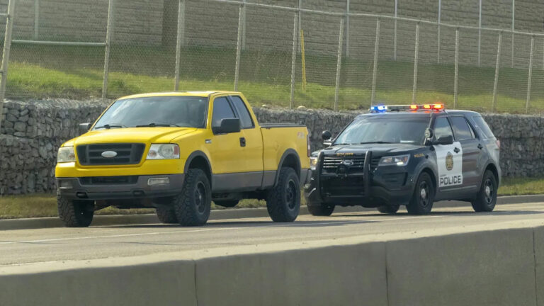 Власти делают шокирующее открытие во время обычной остановки движения — вот что они обнаружили