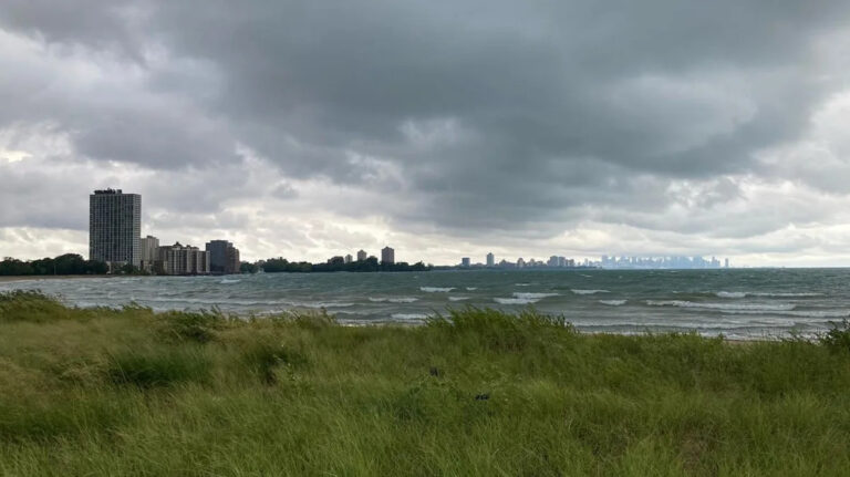 Этот район Чикаго с пляжами, к сожалению, стоит избегать (или исследовать с осторожностью)