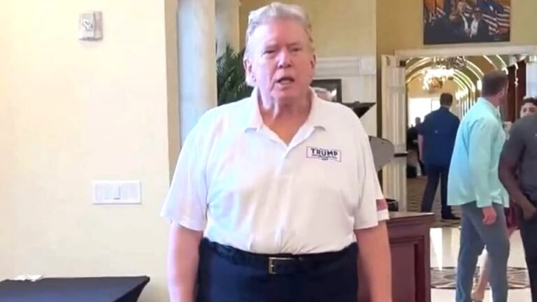 Демократы троллят «пиковое тело» Дональда Трампа нелестным фото