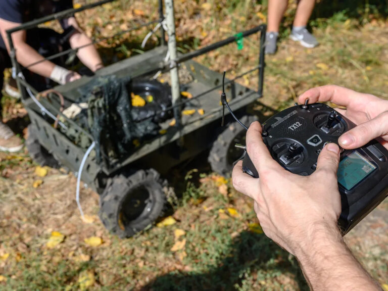 Украинские беспилотники преодолели густой туман, используя наземных роботов для обнаружения достижений России, говорит бригада