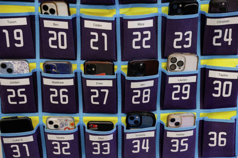 Совет директоров NEISD обсудит спорную политику в отношении мобильных телефонов на заседании в понедельник