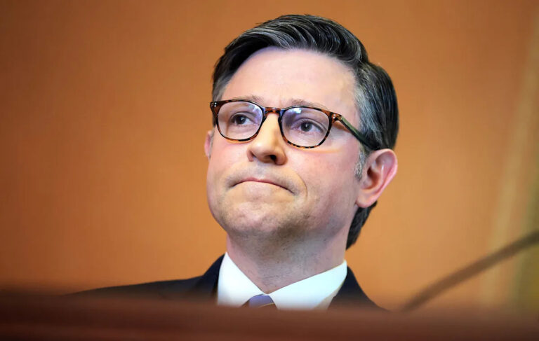 Спикер Майк Джонсон изо всех сил пытается положительно повлиять на свой ничего не делающий Конгресс