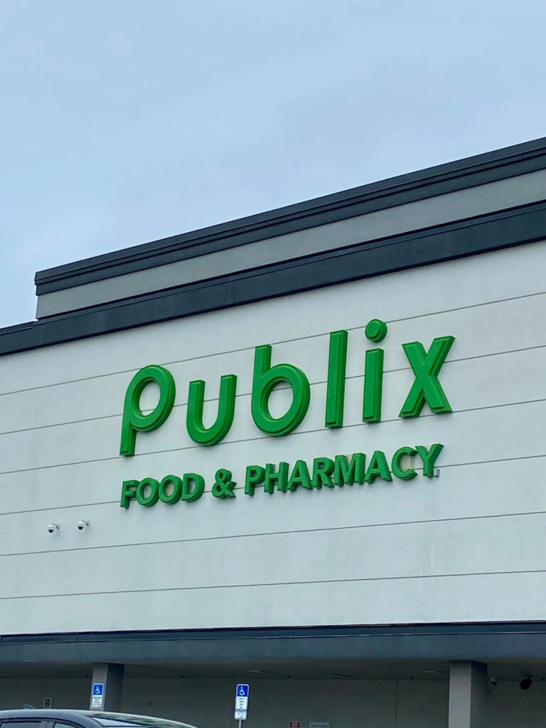 Часы работы Publix, Costco, Target в Хеллоуин в Сарасоте, Брэдменте