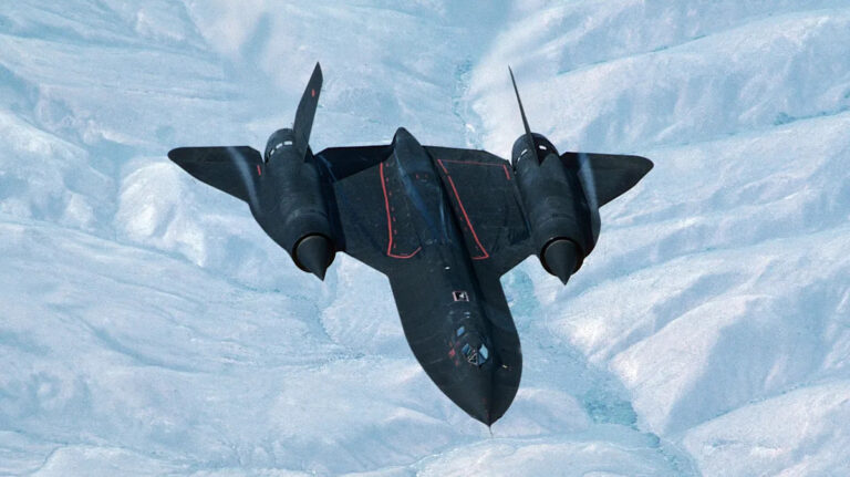 Самолет SR-71 Blackbird был быстрее любого коммерческого самолета