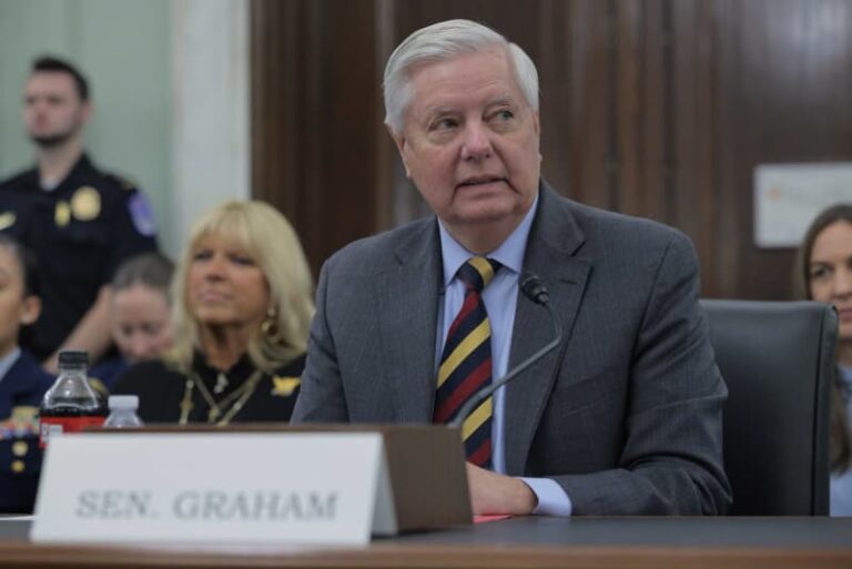 Баллистические ракеты Ирана теперь конкурируют с его ядерной угрозой Израилю, говорит Линдси Грэм.