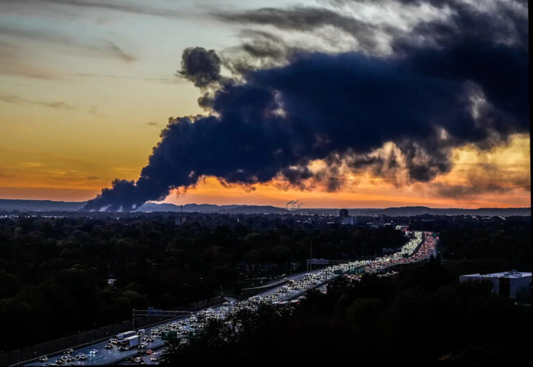 Рейс 2976: все, что мы знаем о пожаре, в результате которого погибли 15 человек
