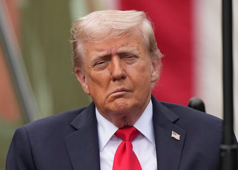 Лицевое падение Трампа: появление мемориала 9/11 вызывает опасения по поводу здоровья