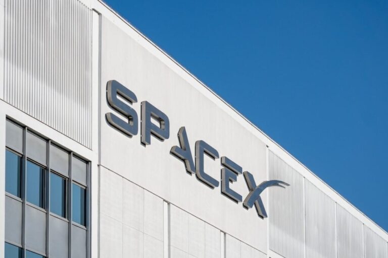 SpaceX Илона Маска подтвердила аномалию спутника после обнаружения мусора на орбите: «Войдет в атмосферу Земли и полностью исчезнет в течение нескольких недель»