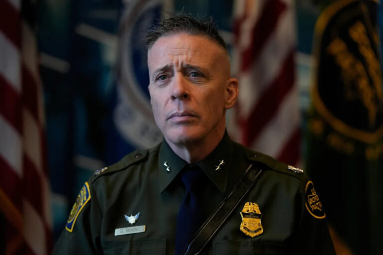 Командующий пограничной службой признался, что лгал о слезоточивом газе, заявил судья