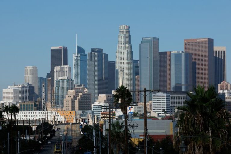 Судьи не позволяют Трампу сократить сотни миллионов грантов городам и округам