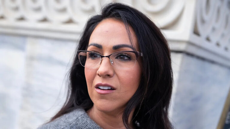 Лорен Боберт подняла брови после того, как Трамп оказал давление на Эпштейна