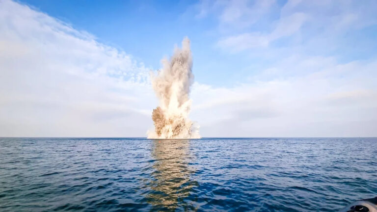 Океан держится в «очаге» опустошительных пропорций