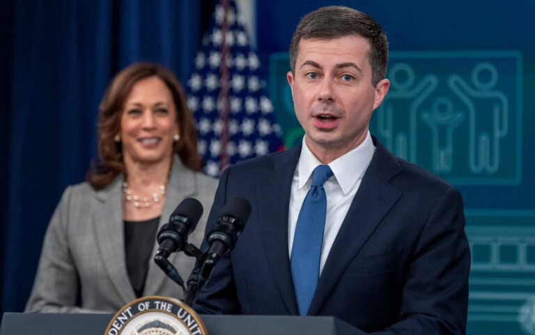 Камала Харрис: Выбор партнера по бегу для геев был слишком рискованным