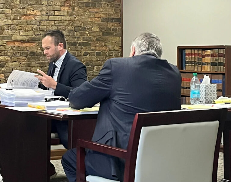 Дата суда над пластическим хирургом Gulf Breeze Беном Брауном по обвинению в непредумышленном убийстве