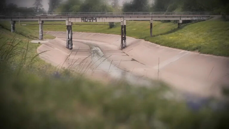 Подросток в 1993 году убил 2 девочек-подростка Дженнифер Эртман и Элизабет Пена под надзором