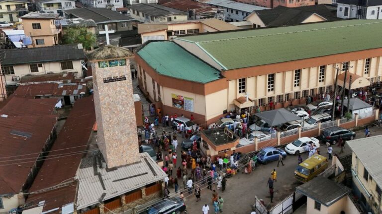 Трамп увидел фрагмент на Fox News. В течение часа он был сосредоточен на лечении христиан в Нигерии.