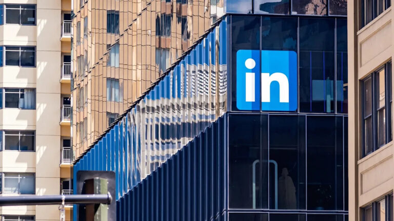 Руководитель LinkedIn пролил свет на широко распространенные заявления о замене всех рабочих мест ИИ: «Это не то, что мы видим».