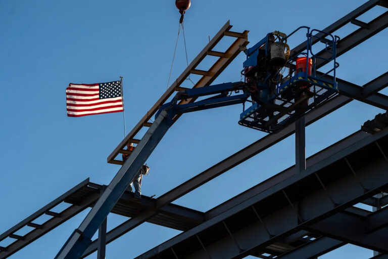 Расширение Музея Мотауна: луч был поднят на место для завершения стальной конструкции здания