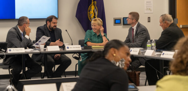 Школьная финансовая группа в Небраске завершила первый этап поиска путей улучшения финансирования школ