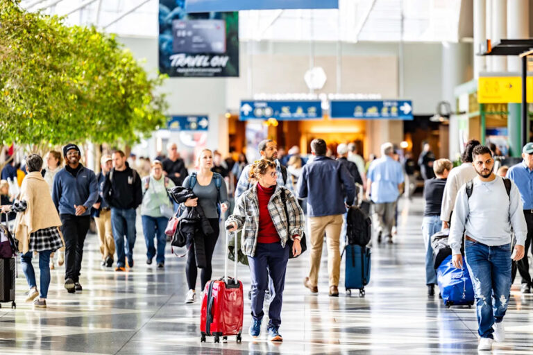 Аэропорт CLT готовится к оживленному путешествию в День благодарения, похоже, что он перенес задержки остановки