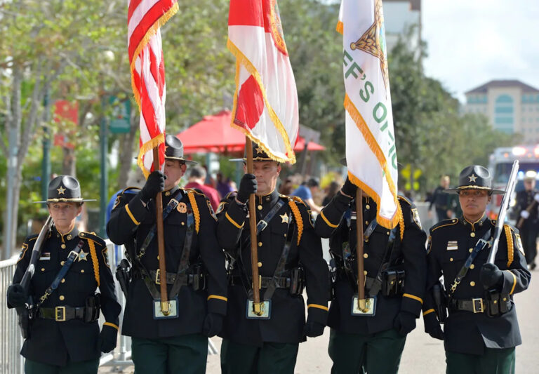 Есть ли сегодня школа во Флориде? Посмотрите список, кто останется дома на День ветеранов