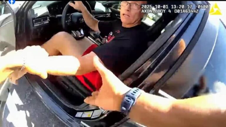 Инструктор JROTC арестован в детском укусе хищника