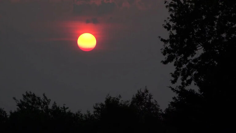 Канадская карта лесных пожаров: Дым задерживается в Вермонте. Когда улучшится качество воздуха?