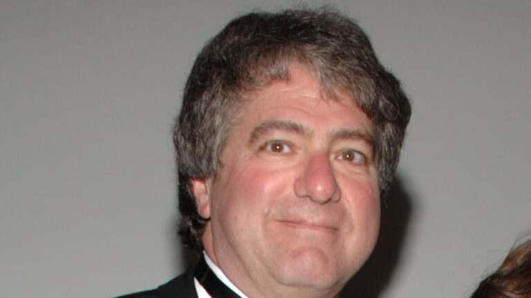 Epstein Emails рассказали, как Педо сжимал миллиардера за наличные