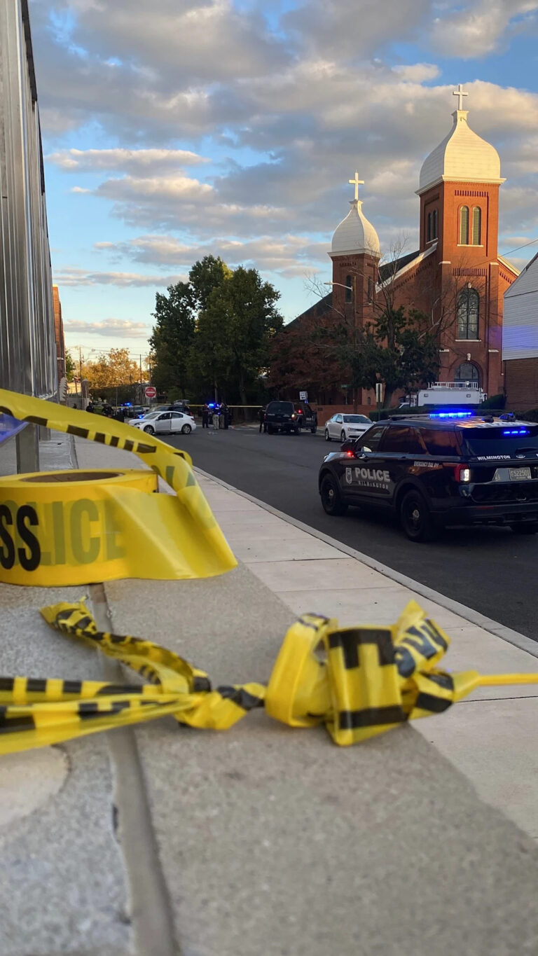 2-й подросток Ньюарка, застреленный в Уилмингтоне, умер. Полиция говорит, что 16-летний мужчина обвиняется в двойном убийстве