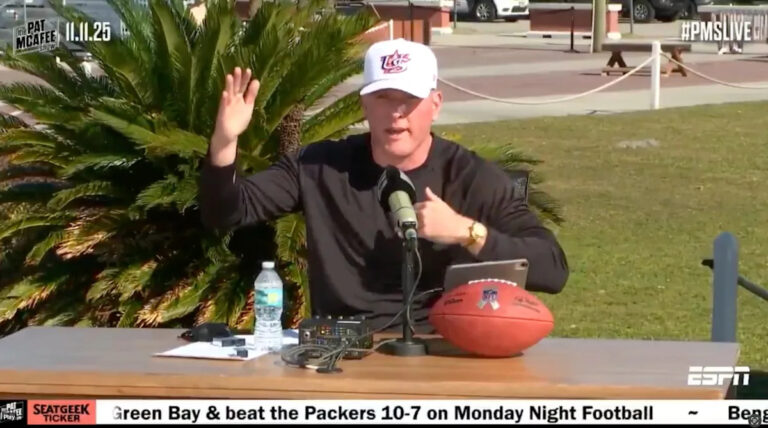 Пэт Макафи вынужден дать триггерное предупреждение для интервью Трампа