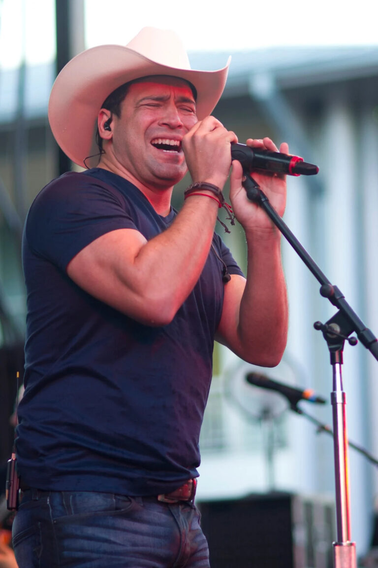 Музыкальная звезда Tejano Бобби Пулидо выступит в Конгрессе в Южном Техасе