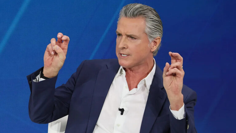 Гэвин Ньюсом слезы Трамп в шпрее унизительных постов