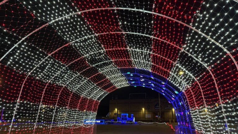 Популярное световое шоу возвращается на круги своя спустя год после вандализма