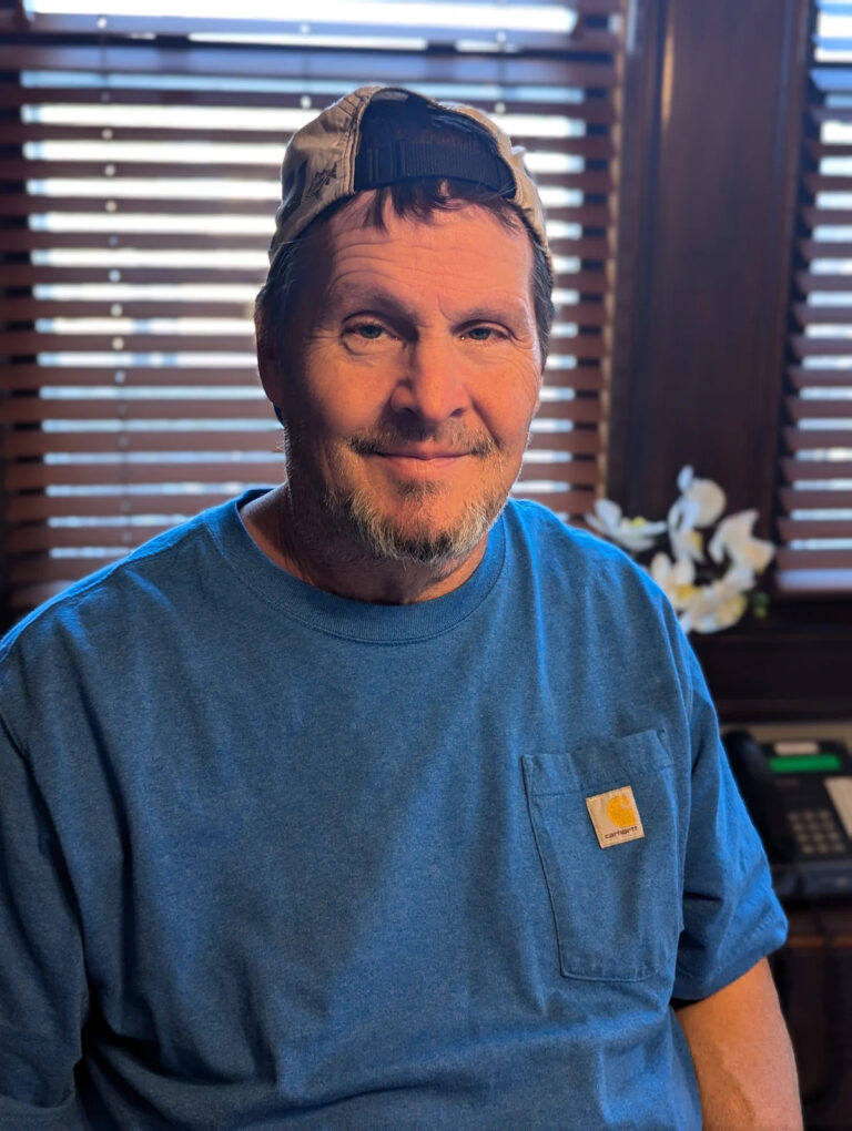 Рабочие подняли бездомного в Мичигане в порта-потти, плеснули его