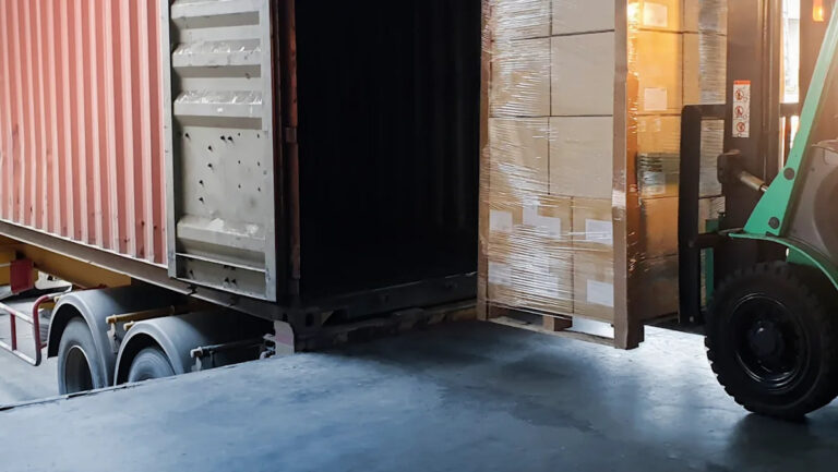 Исследователи бьют тревогу по поводу массового всплеска грузов, пересекающих границы США: «Это неприемлемо»