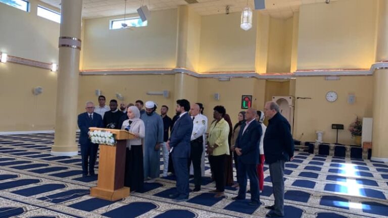 Полиция предъявила обвинение 2 после того, как мусульманские студенты подверглись преследованиям в кампусе USF в Тампе