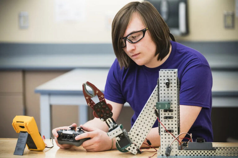 McKinsey объясняет, почему ИИ не сможет занять вашу работу, хотя он уже может автоматизировать 57% всех рабочих часов в США