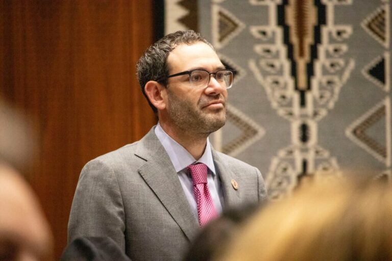 Законодатели Аризоны рассматривают угрозы выборов, создаваемые ИИ