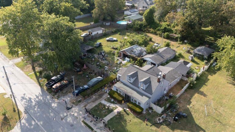 Белльвиль нацелился на собственность «мусорного двора» после 20-летней вражды с соседом