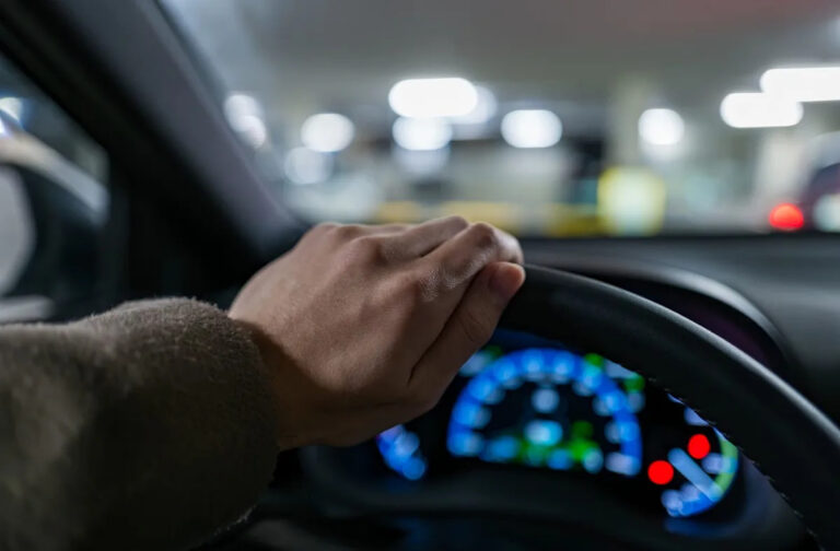 Водители, разочарованные «незаконной» тенденцией, которую они видят на дороге: «Против закона в любом штате»