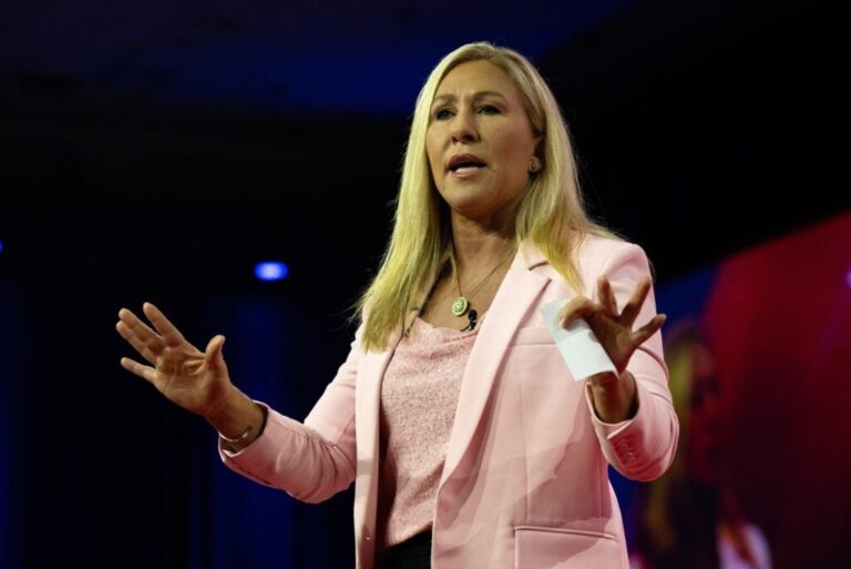 Марджори Тейлор Грин заявила, что не была избрана для защиты каждого письма и слова Трампа: Я не в культе