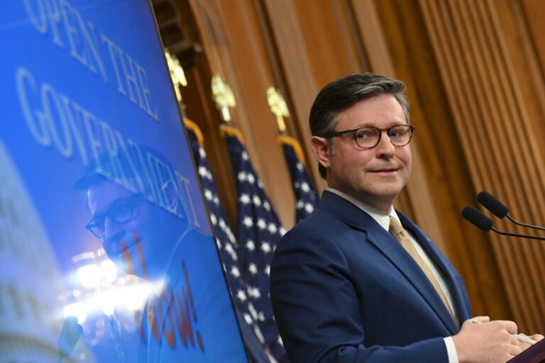 После того, как Байден высмеял «Открытое», Майк Джонсон тупо играет на помиловании Трампа