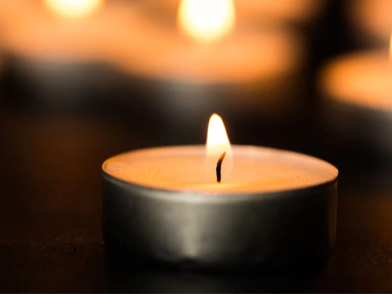 Массовая женщина, убитая в убийстве-самоубийстве, оставила после себя маленькую дочь.