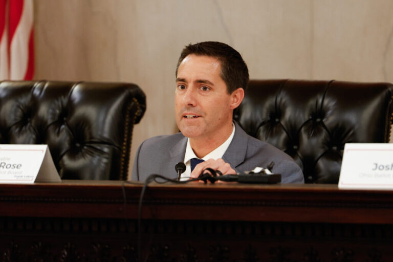 Госсекретарь Огайо направил обвинения в мошенничестве с избирателями в министерство юстиции Трампа