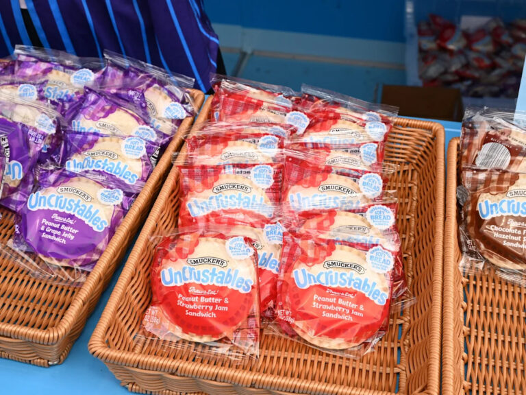Smucker подал в суд на Trader Joe’s за обманщиков Uncrustables, назвав его беспочвенные сэндвичи PB & J «копикатом»
